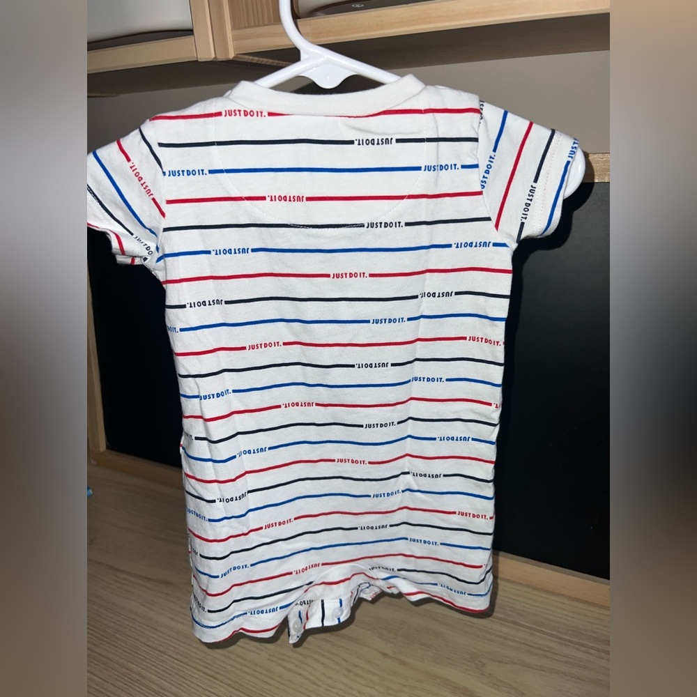 ‼️NWOT: Nike Baby Boy Short Sleeve Romper - 6 M - Picture 2 of 2